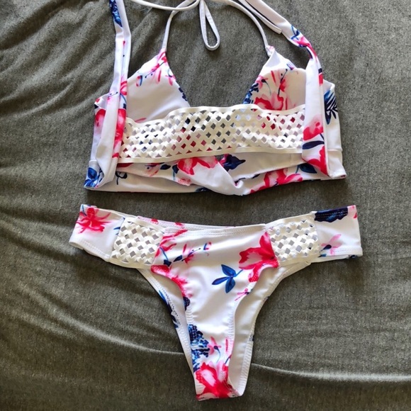 NWOT Colorful flower bikini set - Picture 2 of 3